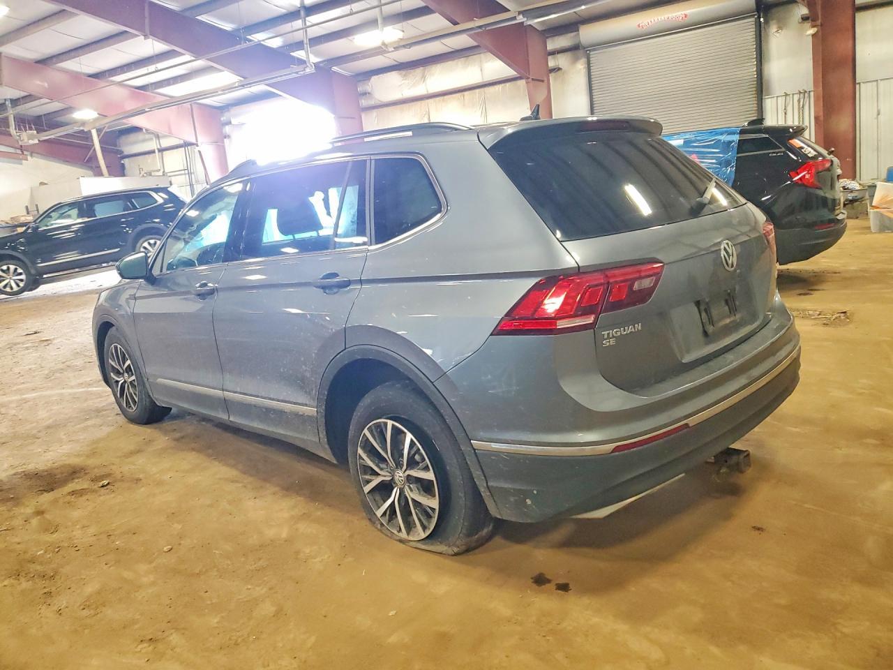 2018 Volkswagen Tiguan Se - Фото 2