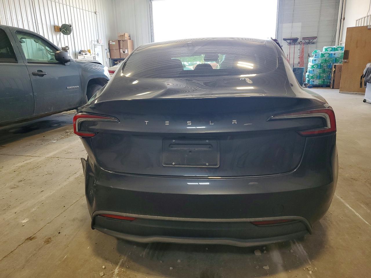 2025 Tesla Model 3 - Фото 6