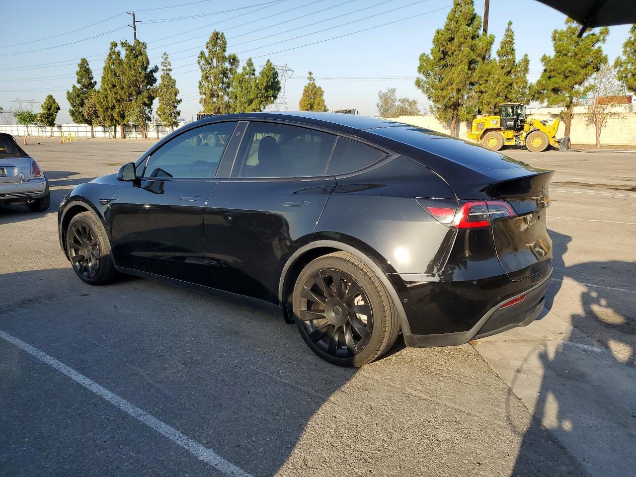 2021 Tesla Model Y - Image 2