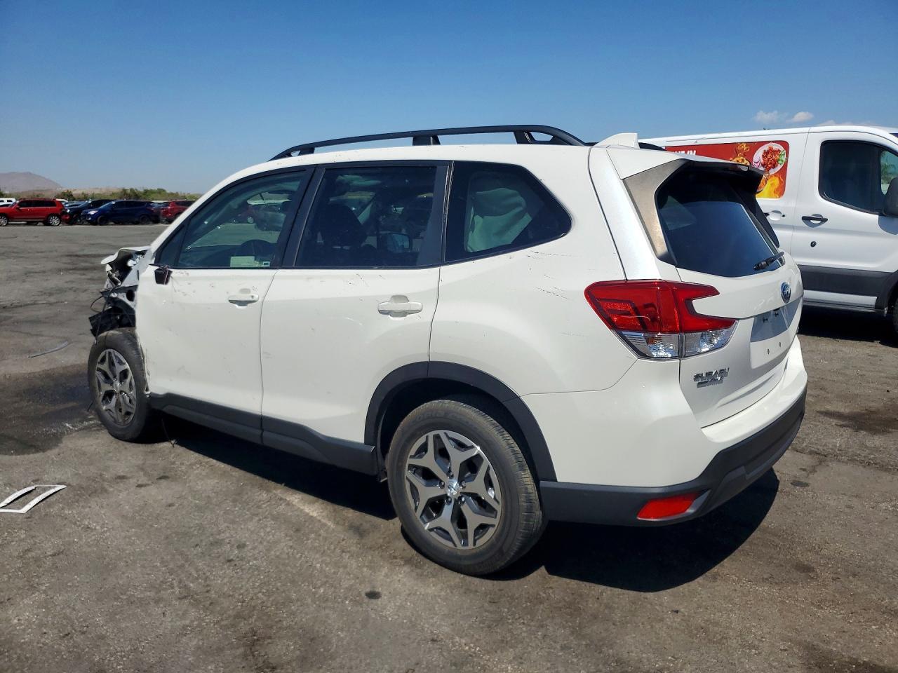 2023 Subaru Forester Premium - Image 2