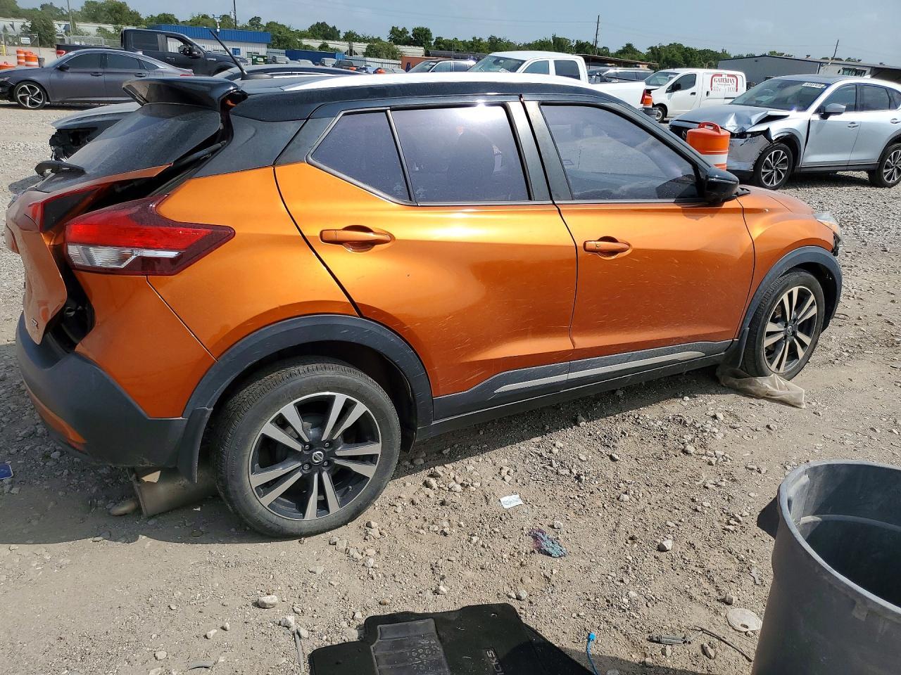 2019 Nissan Kicks Sr - Image 3