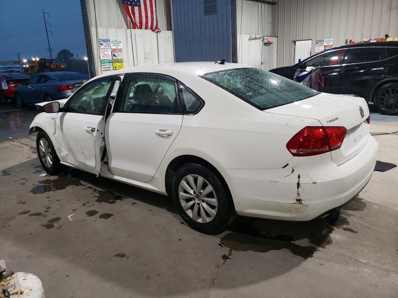 2015 Volkswagen Passat S - Фото 2