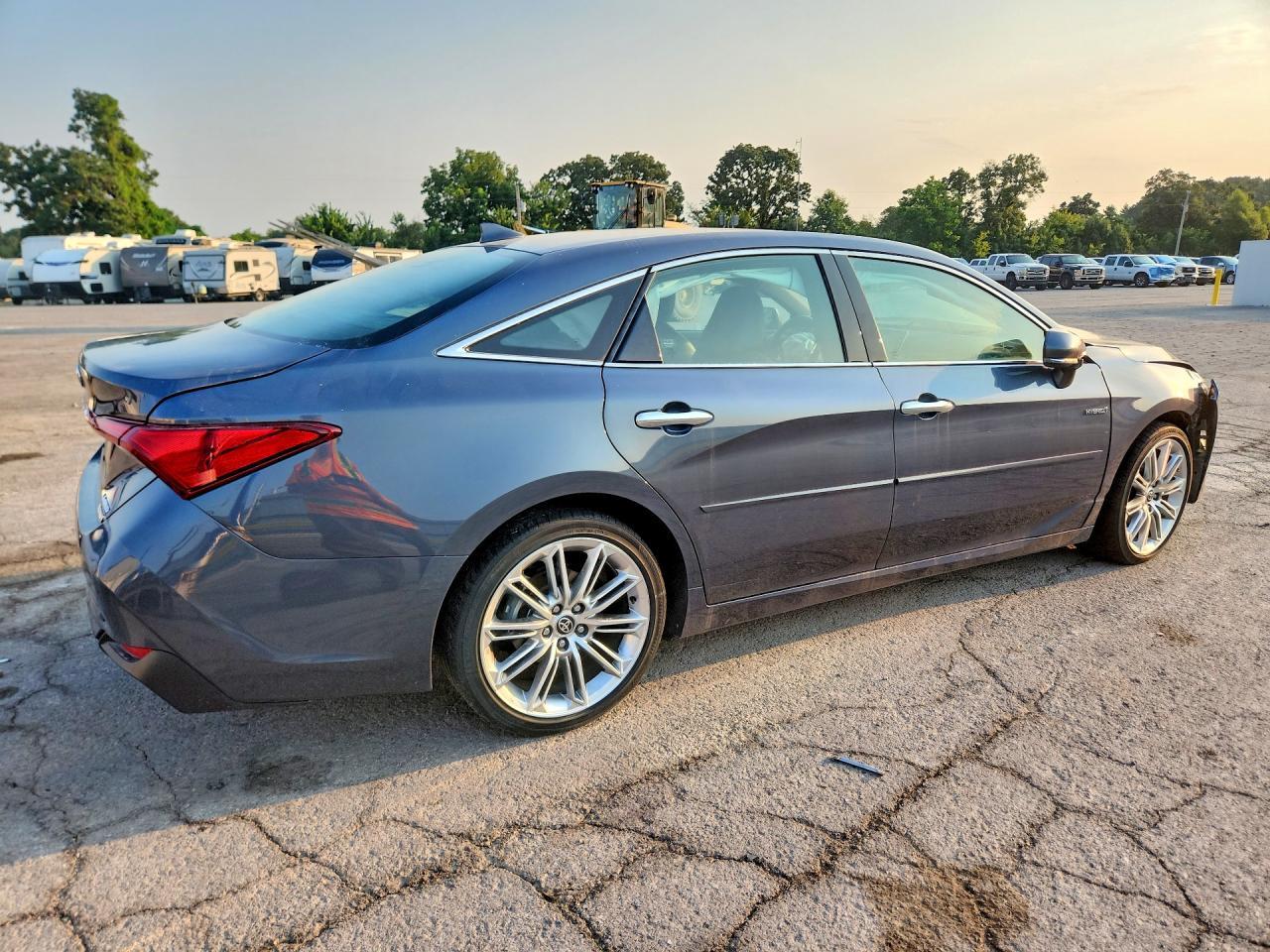 2021 Toyota Avalon Limited - Фото 3
