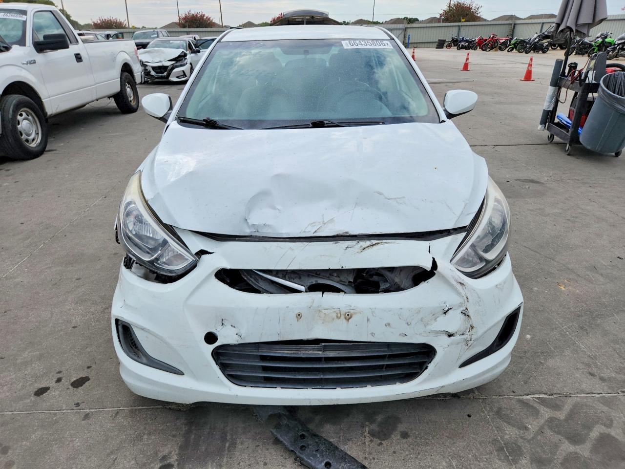 2017 Hyundai Accent Se - Фото 5