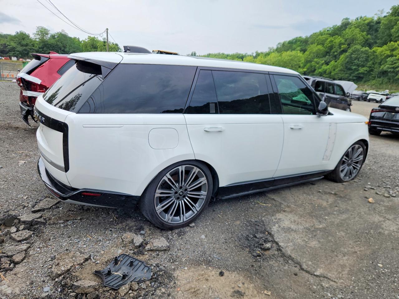 2025 Land Rover Range Rover Autobiography - Image 3