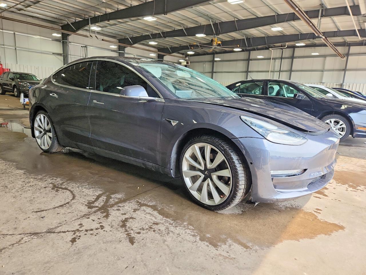 2018 Tesla Model 3 - Фото 4