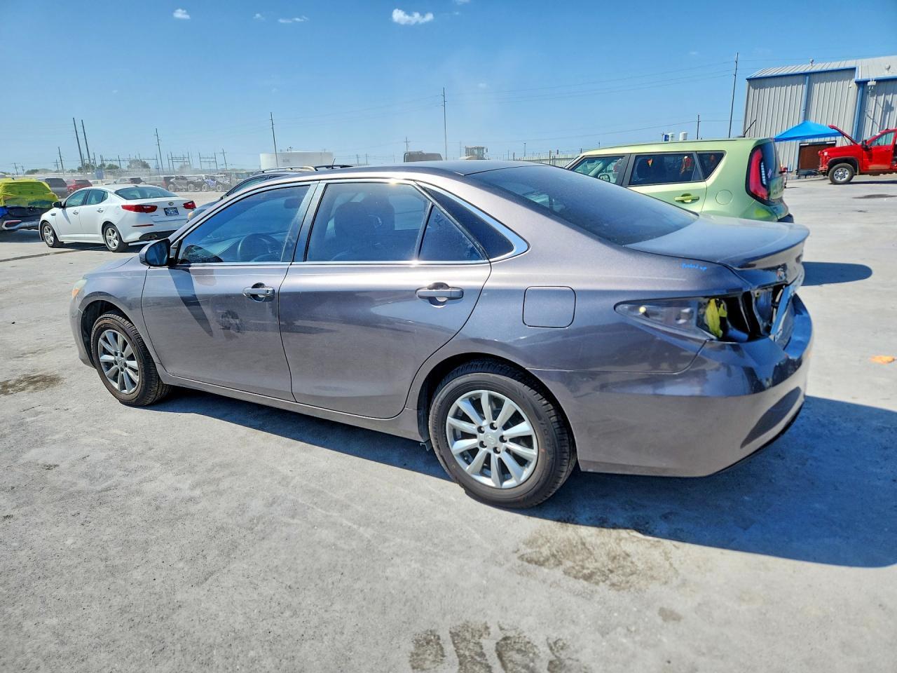 2015 Toyota Camry Le - Фото 2