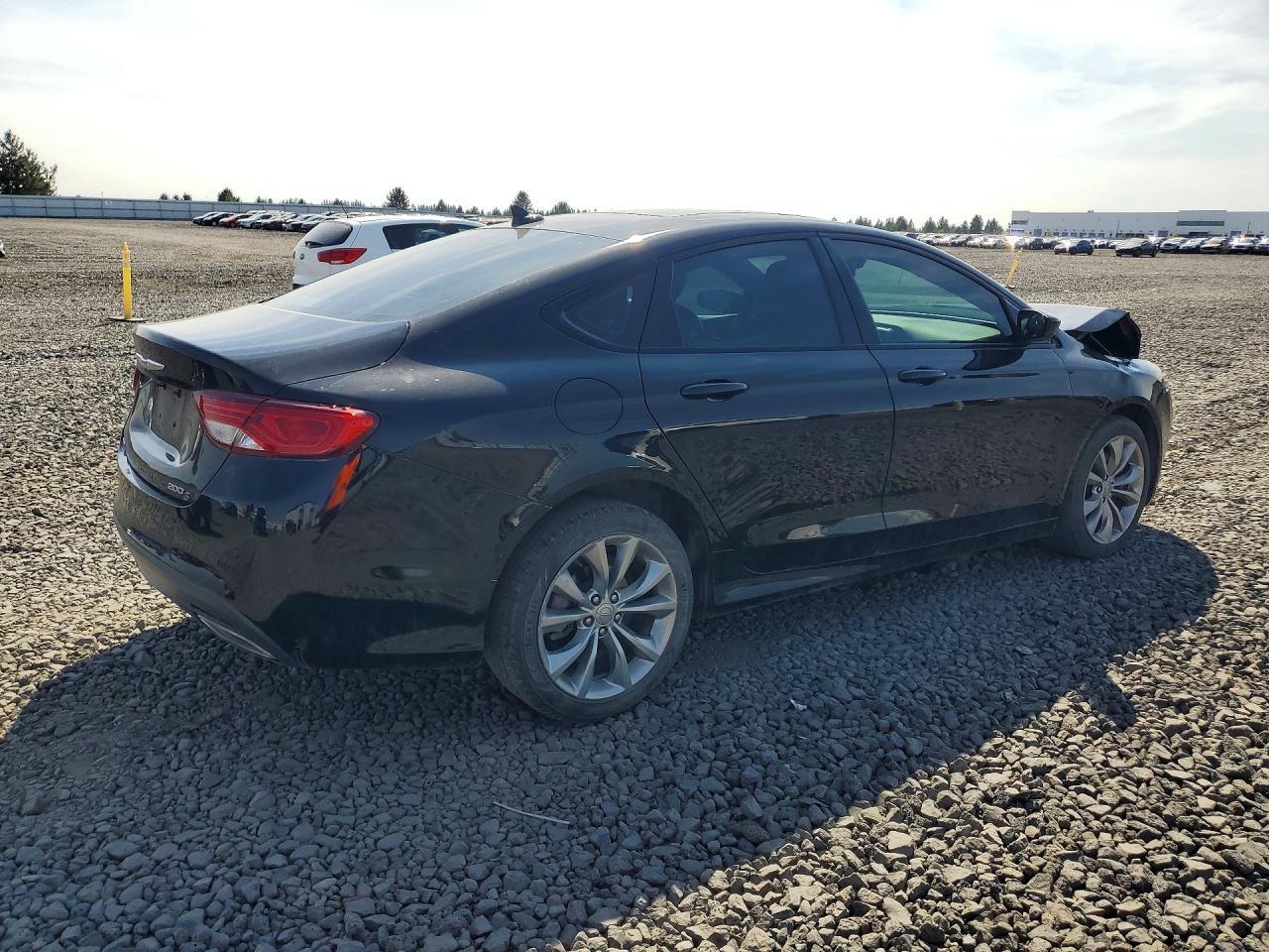 2015 Chrysler 200 S - Image 3