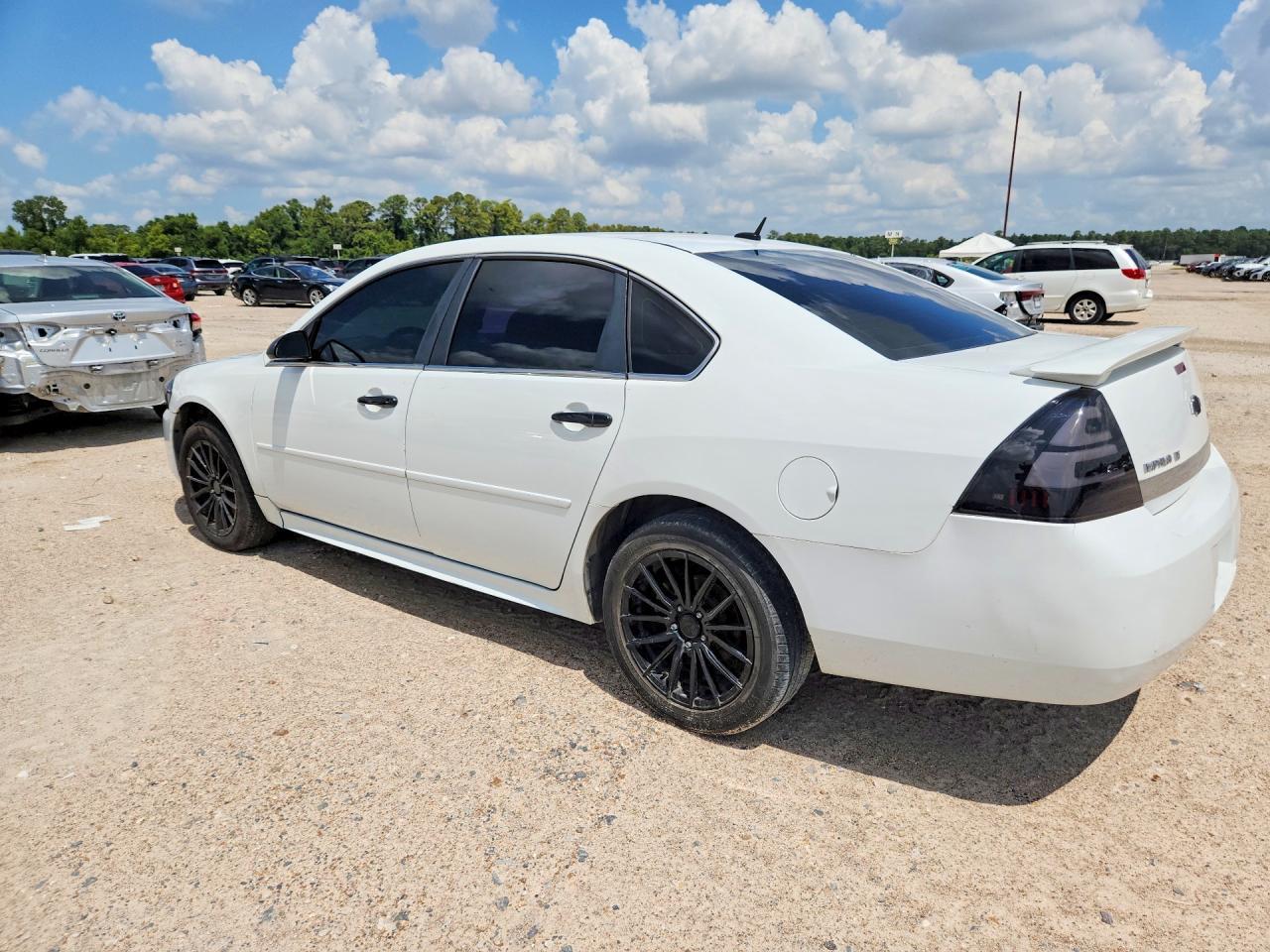 2011 Chevrolet Impala Lt - Фото 2