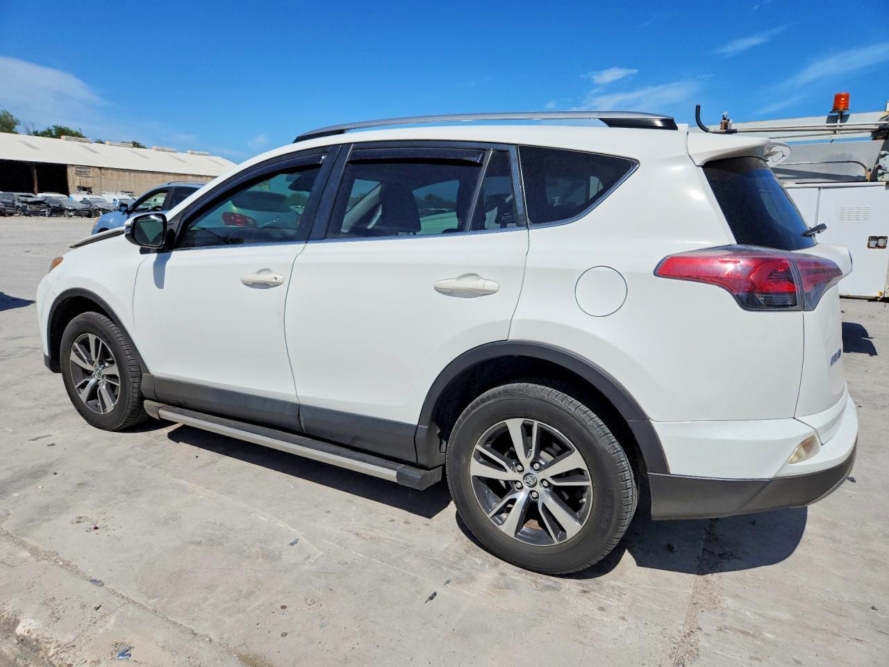 2018 Toyota Rav4 Xle - Image 2