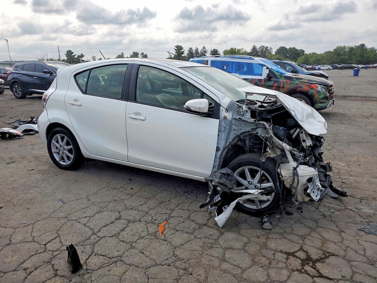 2013 Toyota Prius C Four - Image 4
