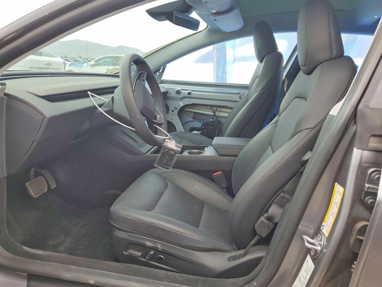 2025 Tesla Model 3 - Фото 7