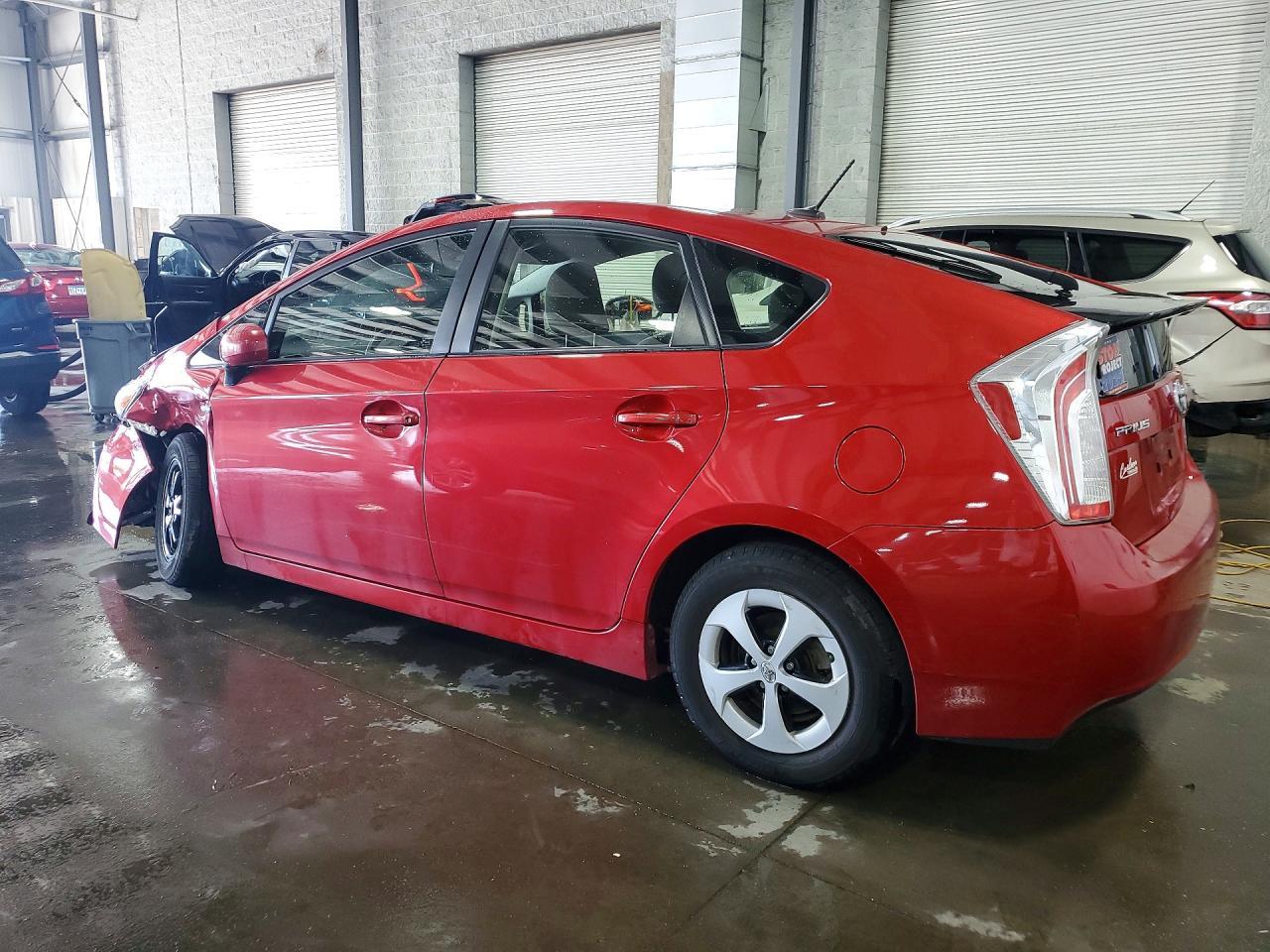 2014 Toyota Prius Three - Фото 2