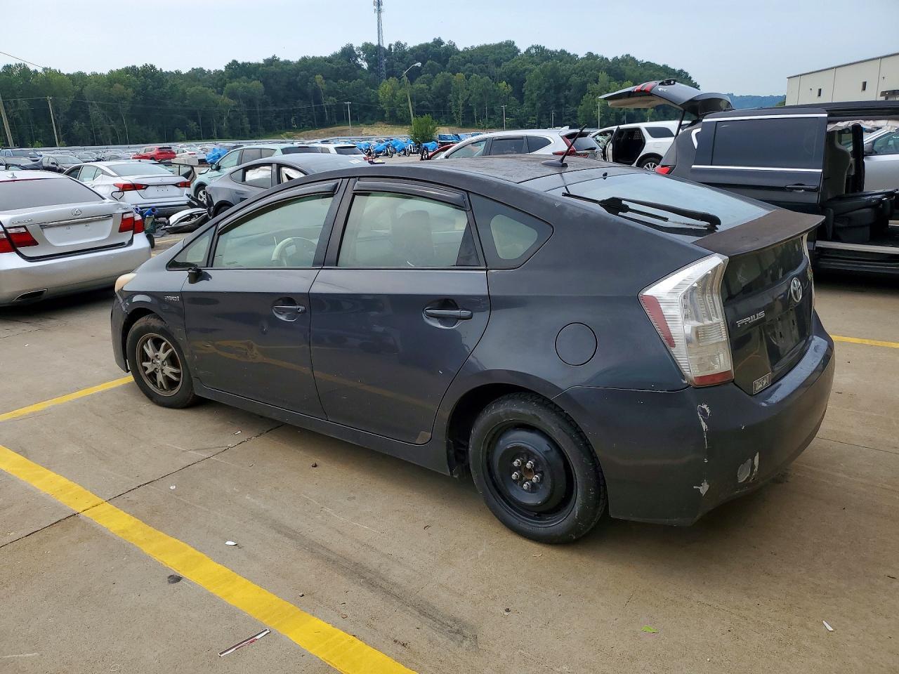2011 Toyota Prius Three - Фото 2