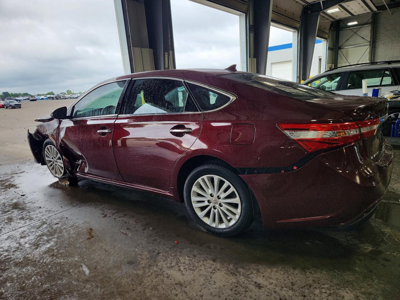 2013 Toyota Avalon Hybrid Limited - Image 2