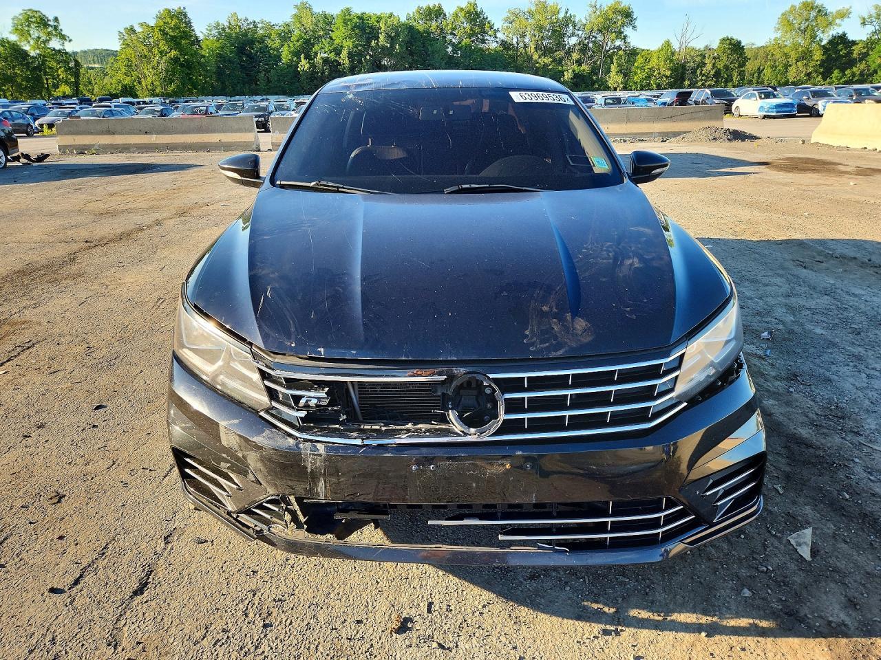 2017 Volkswagen Passat R-Line - Фото 5