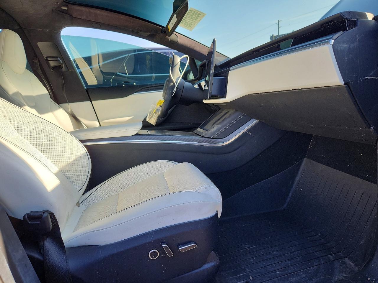 2023 Tesla Model X - Фото 7