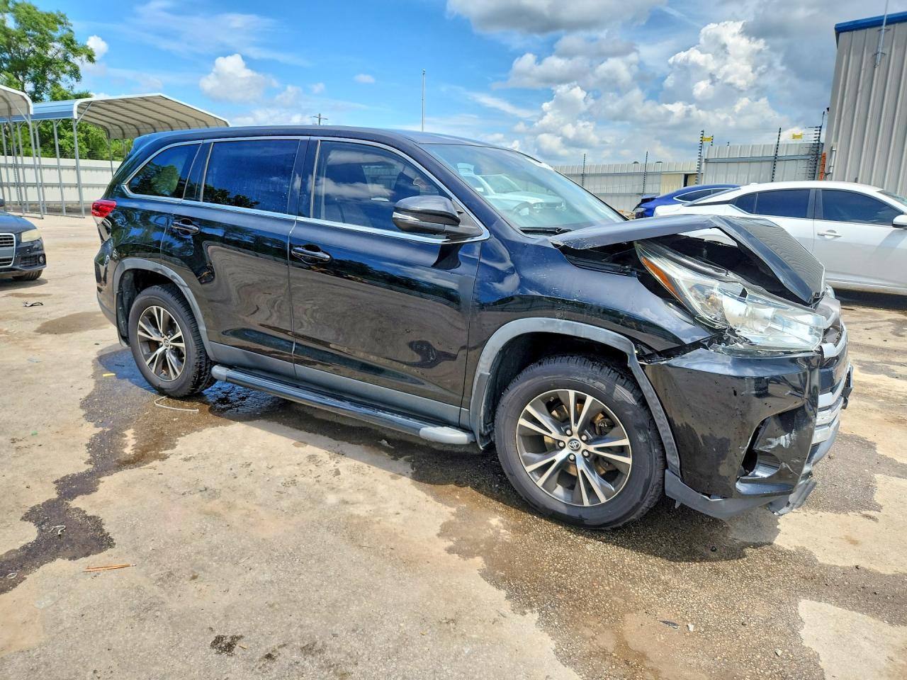 2019 Toyota Highlander Le - Фото 4