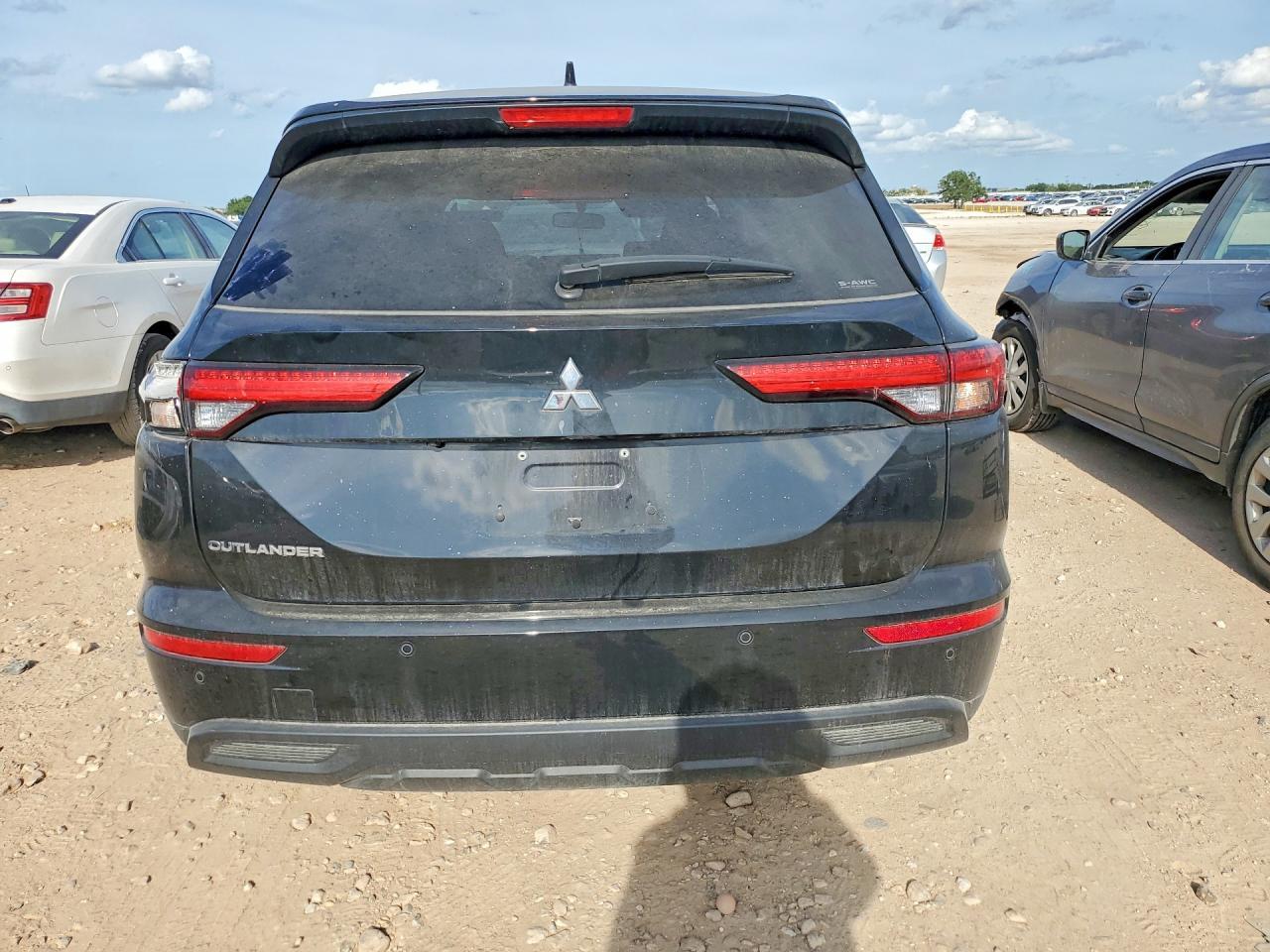 2024 Mitsubishi Outlander Es - Image 6