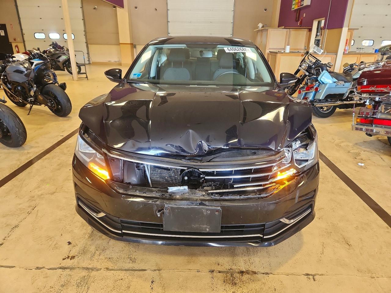 2018 Volkswagen Passat S - Фото 5