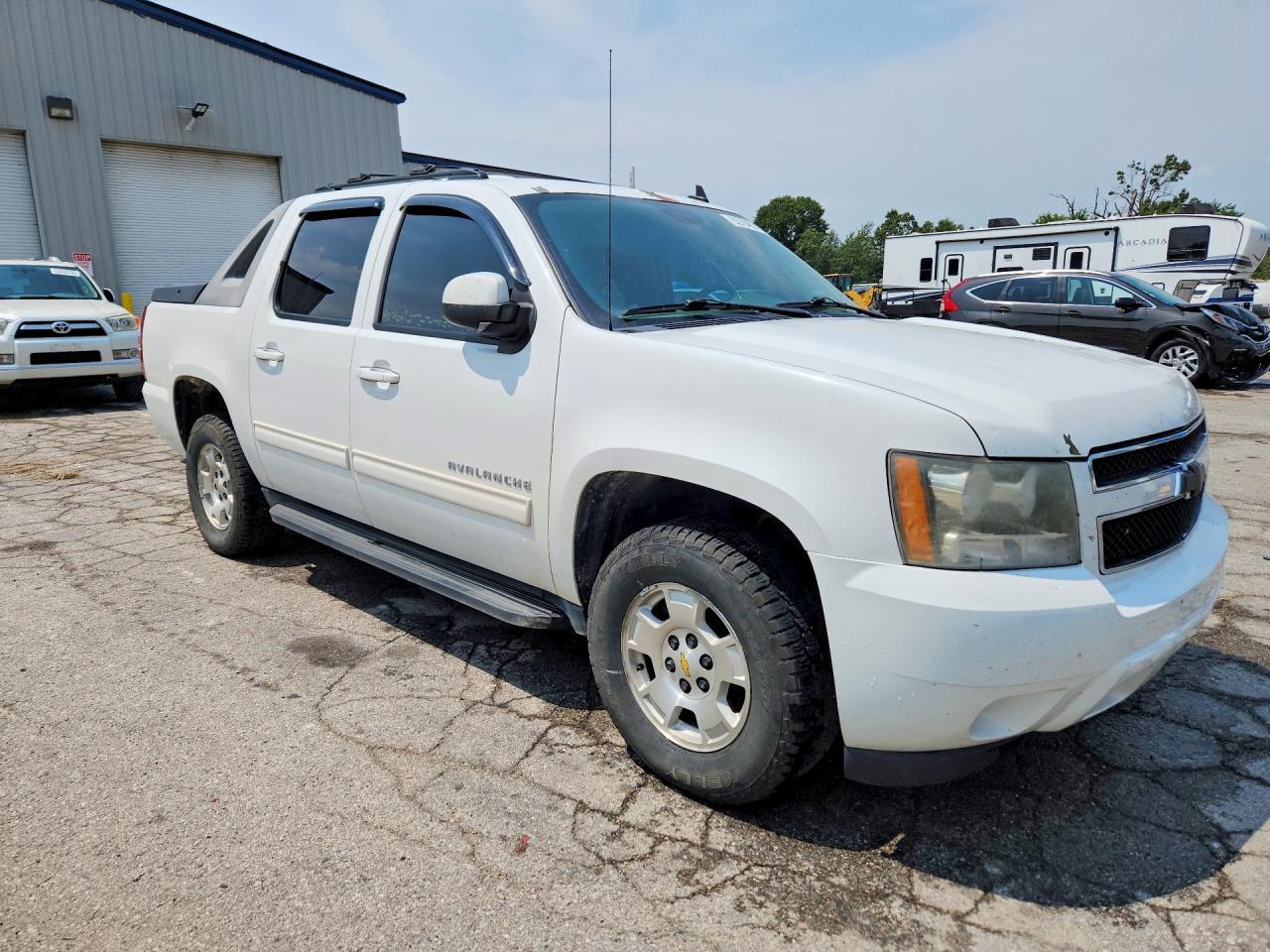 2011 Chevrolet Avalanche Ls - Image 4