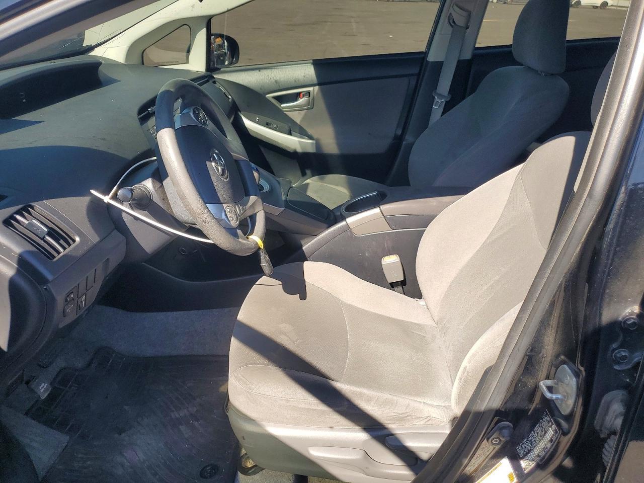 2014 Toyota Prius Two - Фото 7