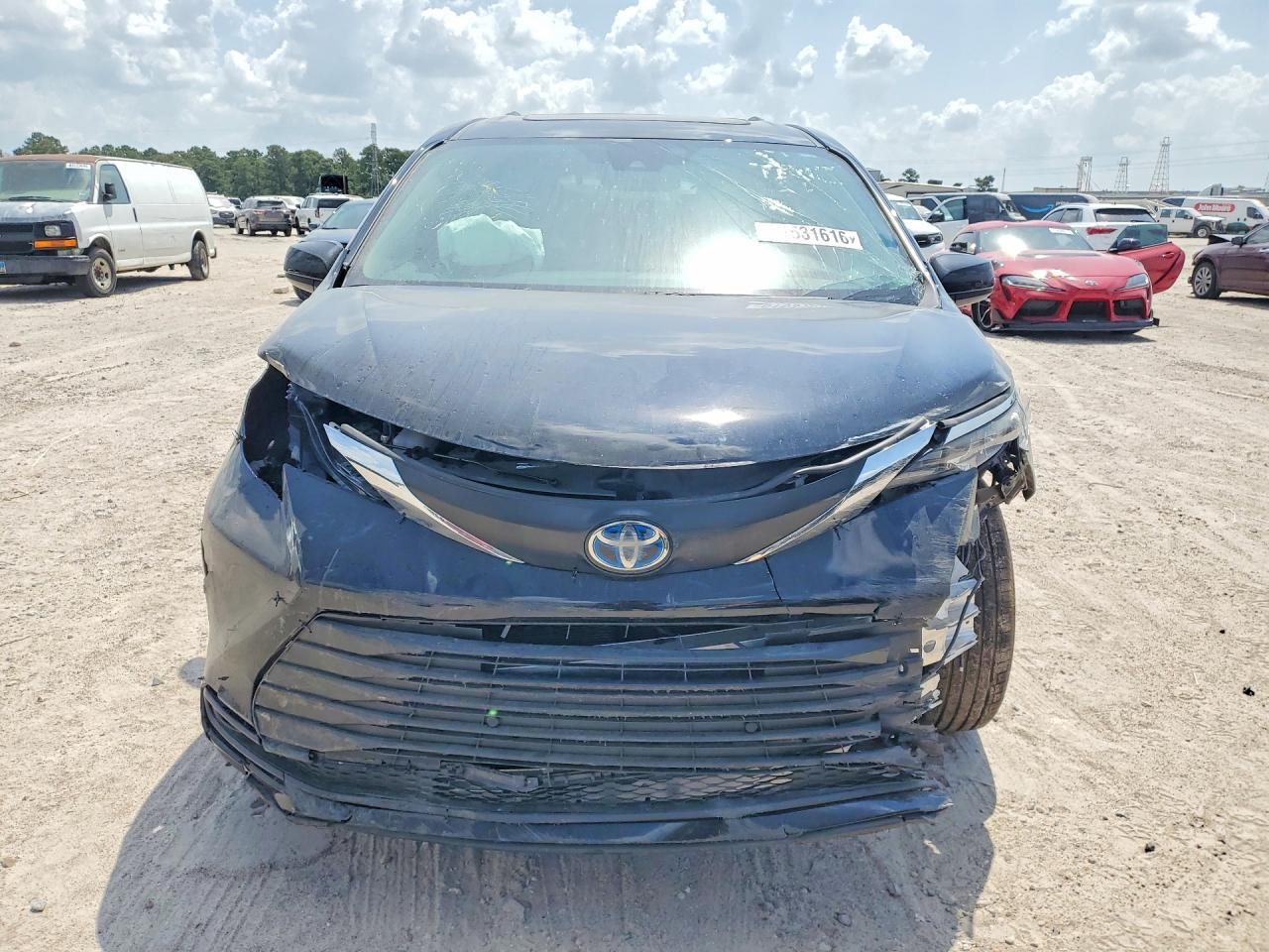 2025 Toyota Sienna Xle - Фото 5