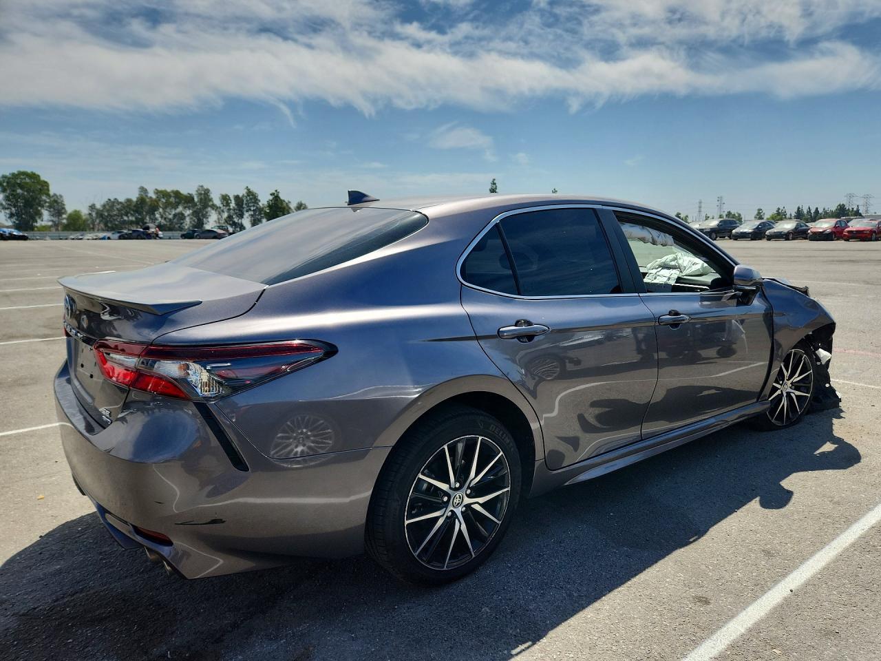 2024 Toyota Camry Se - Image 3