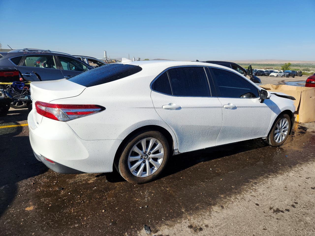 2019 Toyota Camry Le - Фото 3