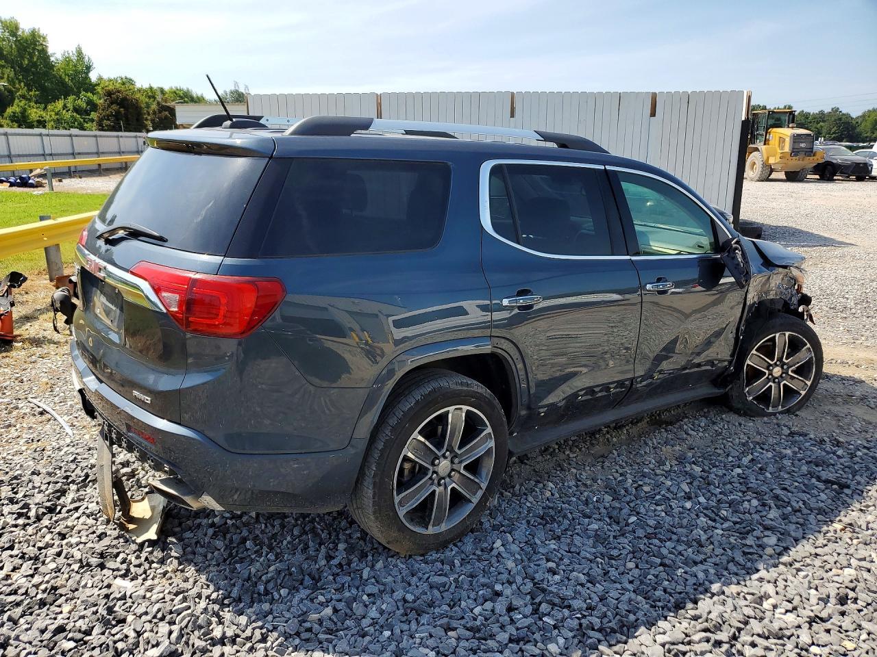 2019 GMC Acadia Denali - Image 3