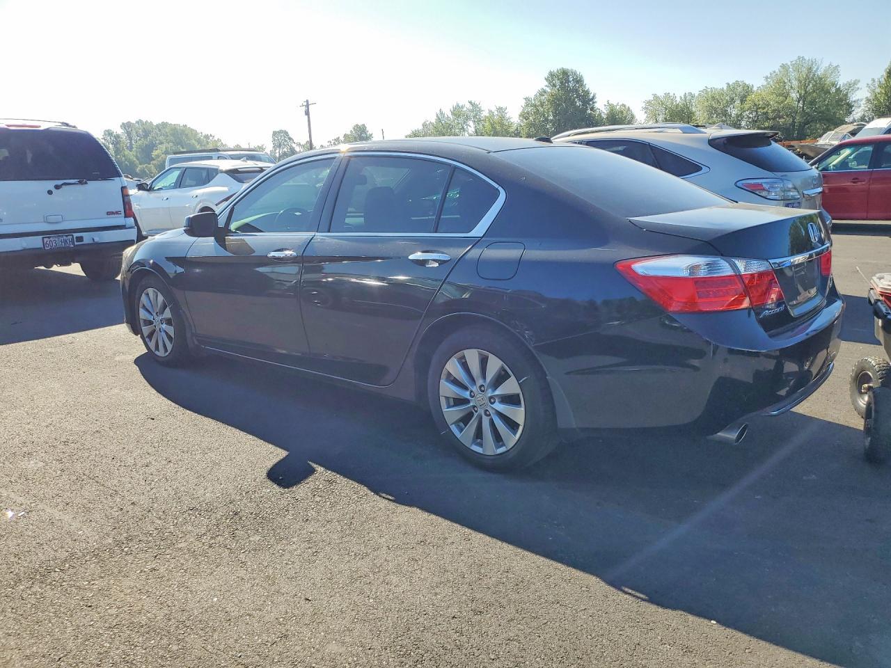 2015 Honda Accord Touring - Image 2