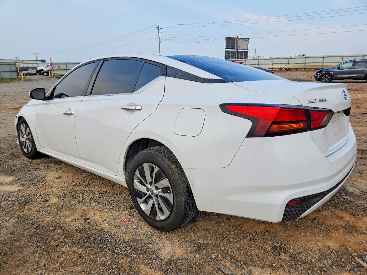 2021 Nissan Altima S - Фото 2