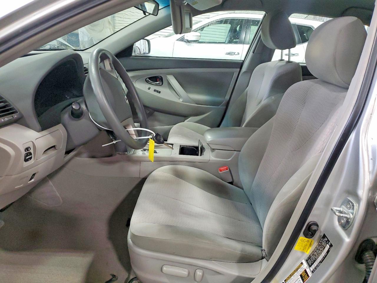 2011 Toyota Camry Le - Image 7