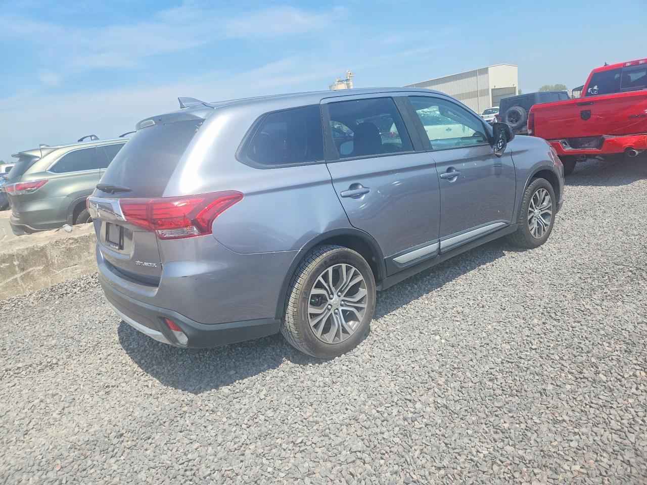 2017 Mitsubishi Outlander Es - Image 3