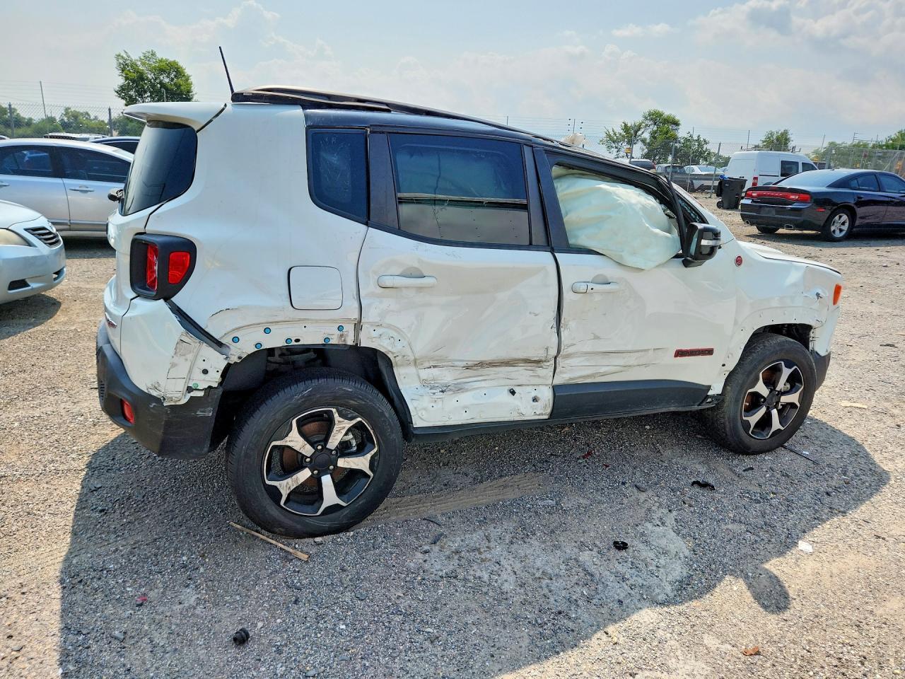 2022 Jeep Renegade Trailhawk - Фото 3