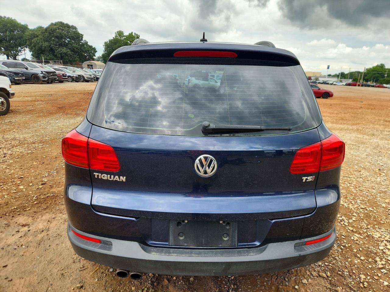 2016 Volkswagen Tiguan S - Image 6