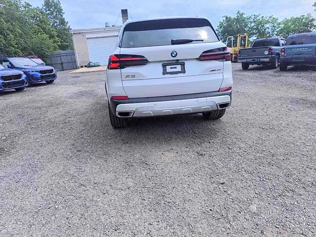 2026 BMW X5 xDrive40I - Image 6