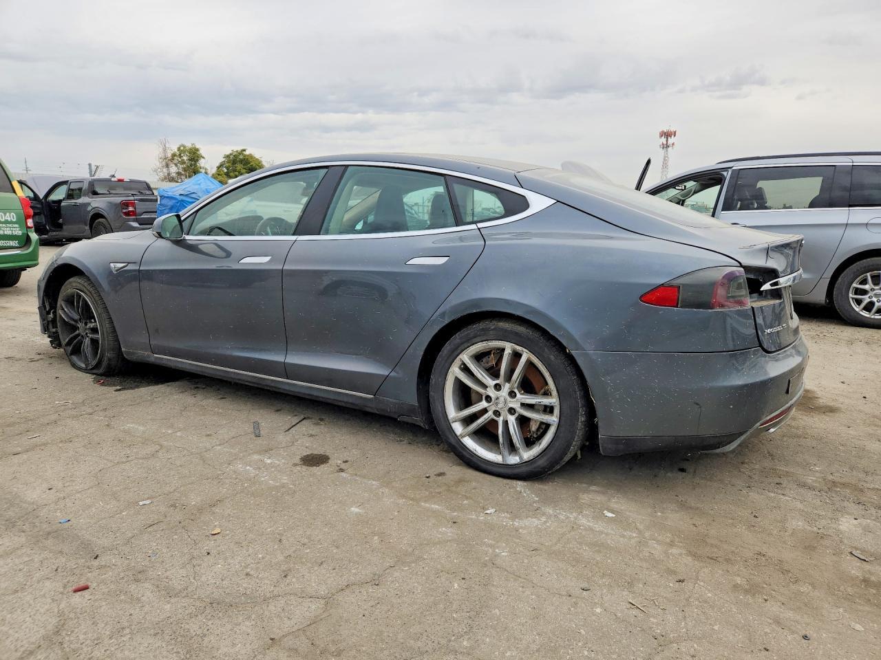 2013 Tesla Model S - Image 2