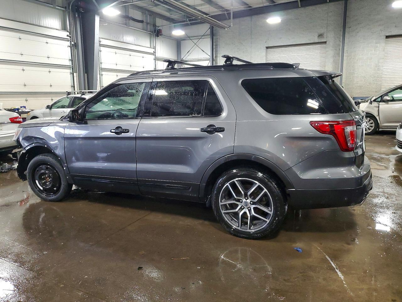 2016 Ford Explorer Sport - Фото 2