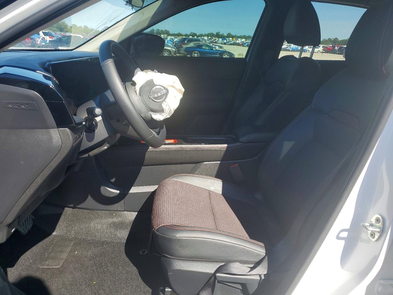 2025 Nissan Kicks Sr - Image 7