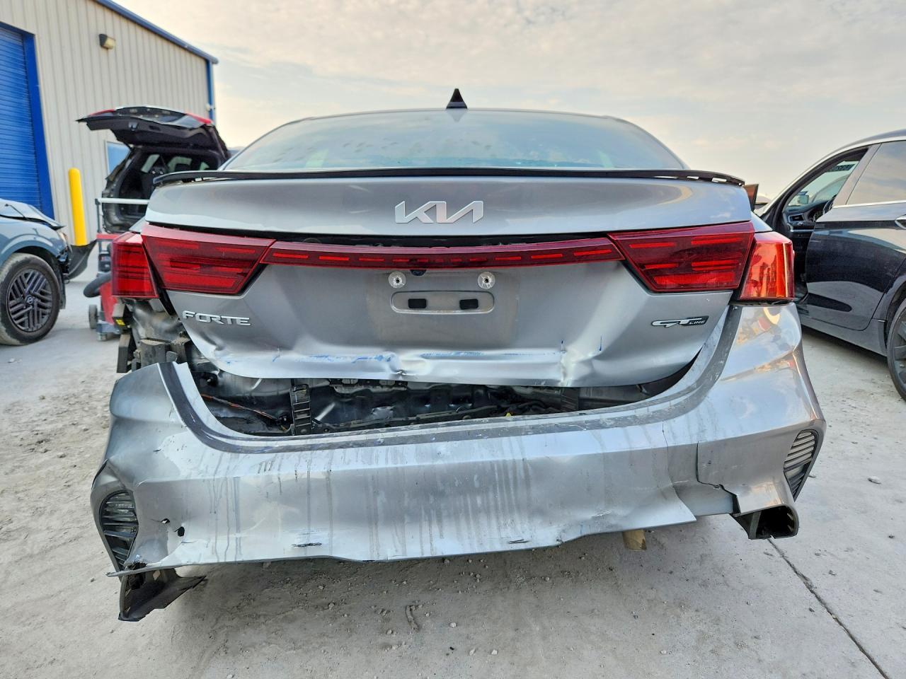 2023 Kia Forte Gt Line - Image 6