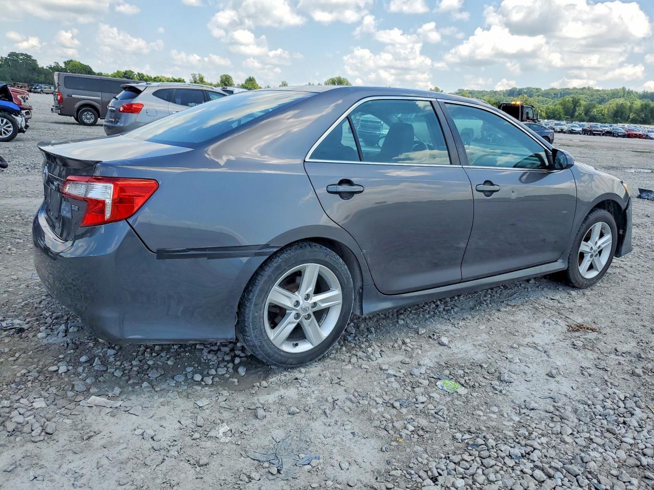 2013 Toyota Camry Se - Image 3
