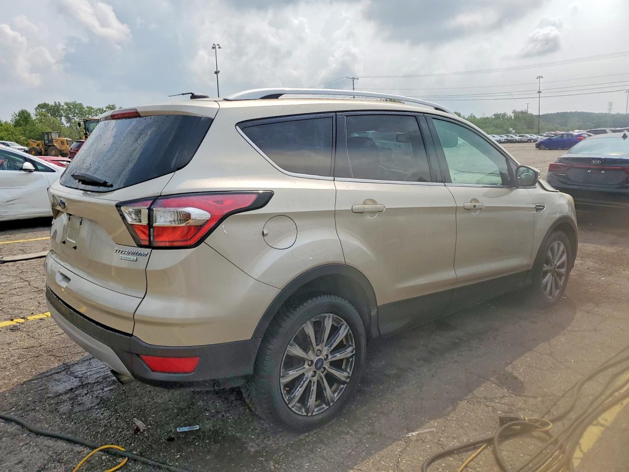 2017 Ford Escape Titanium - Фото 3