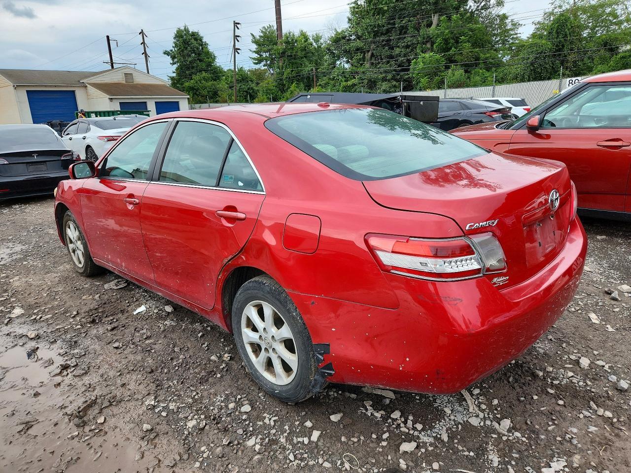 2011 Toyota Camry Le - Фото 2