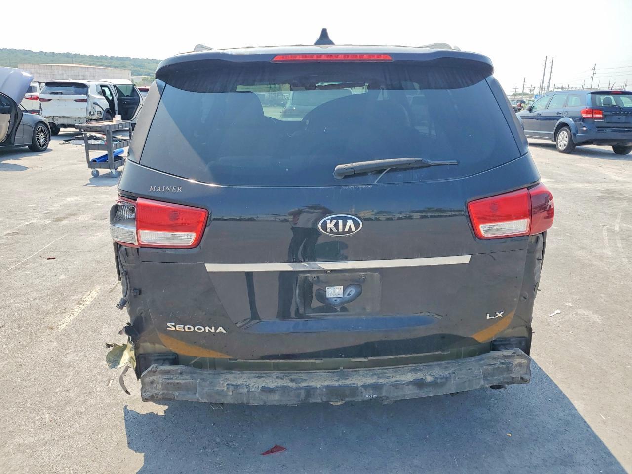 2016 Kia Sedona Lx - Image 6