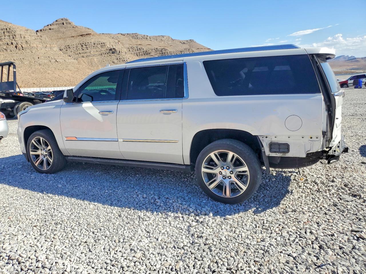 2016 Cadillac Escalade Esv Premium - Image 2