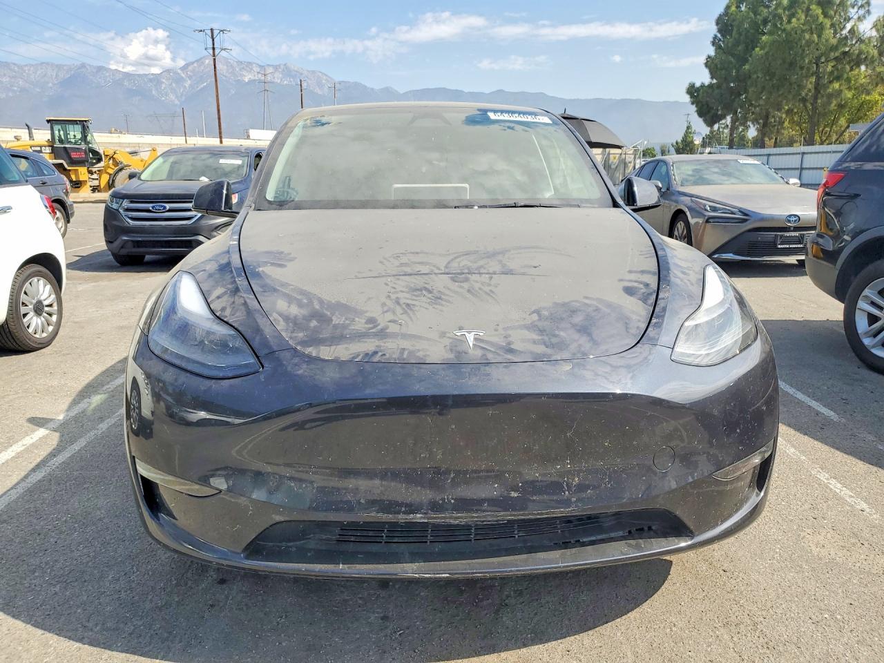 2025 Tesla Model Y - Фото 5