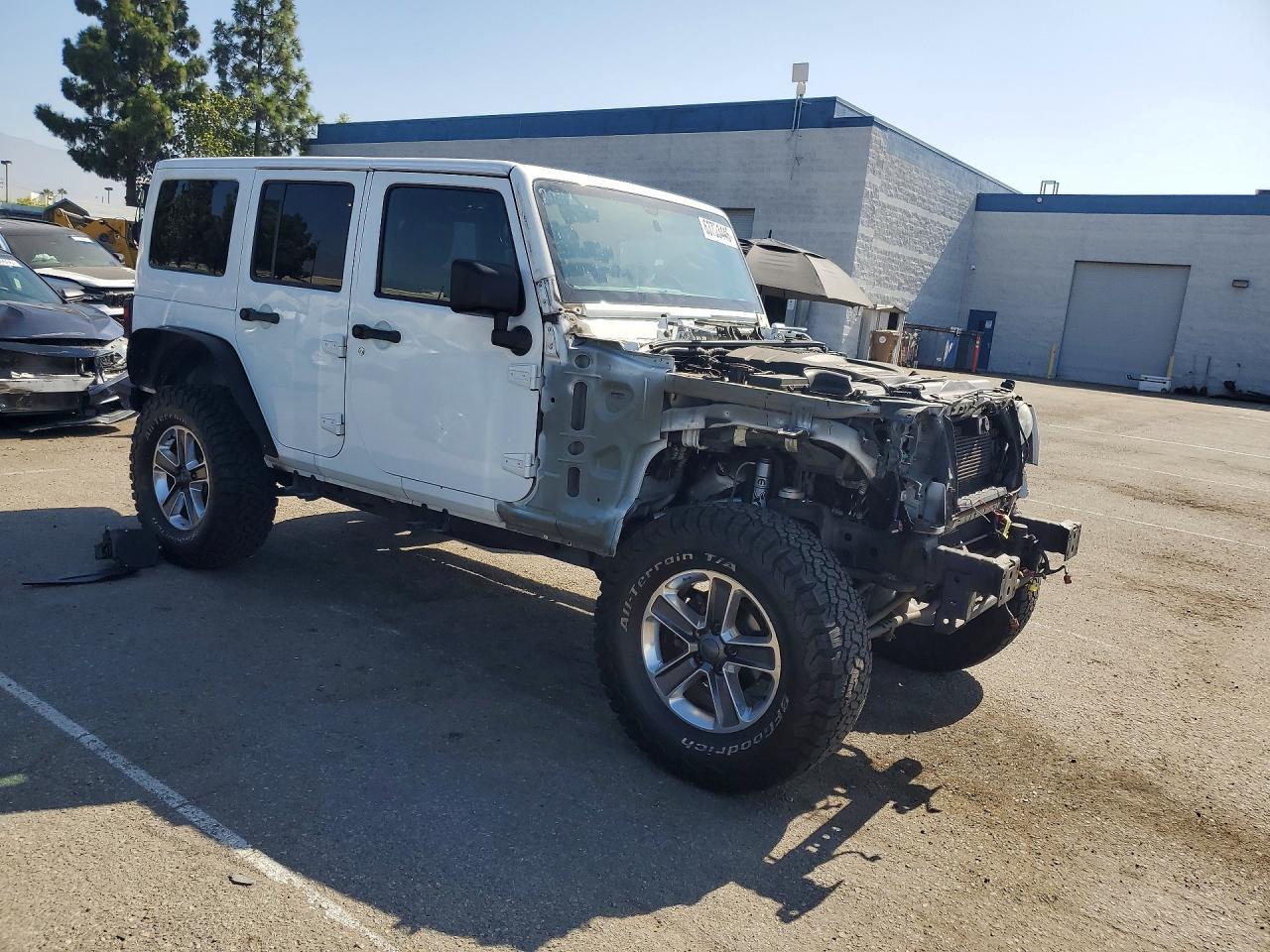 2015 Jeep Wrangler Unlimited Sahara - Фото 4