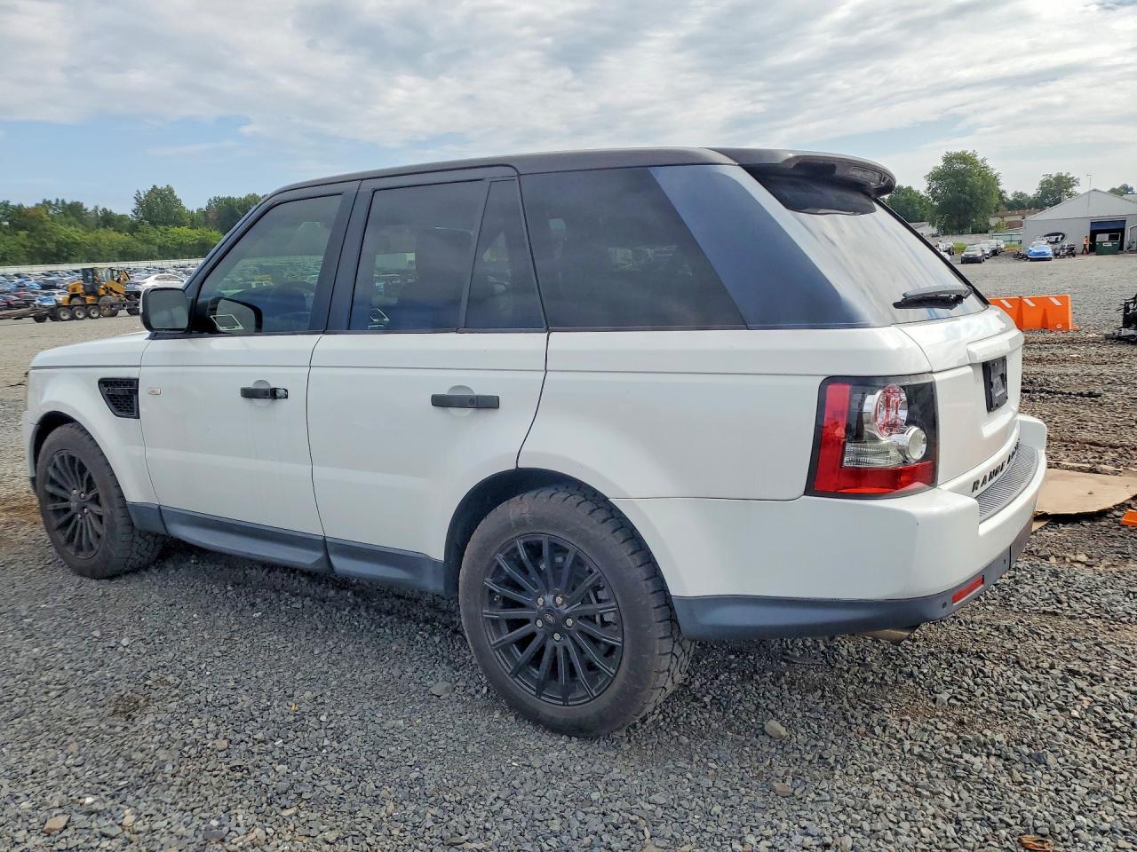 2011 Land Rover Range Rover Sport Hse - Image 2