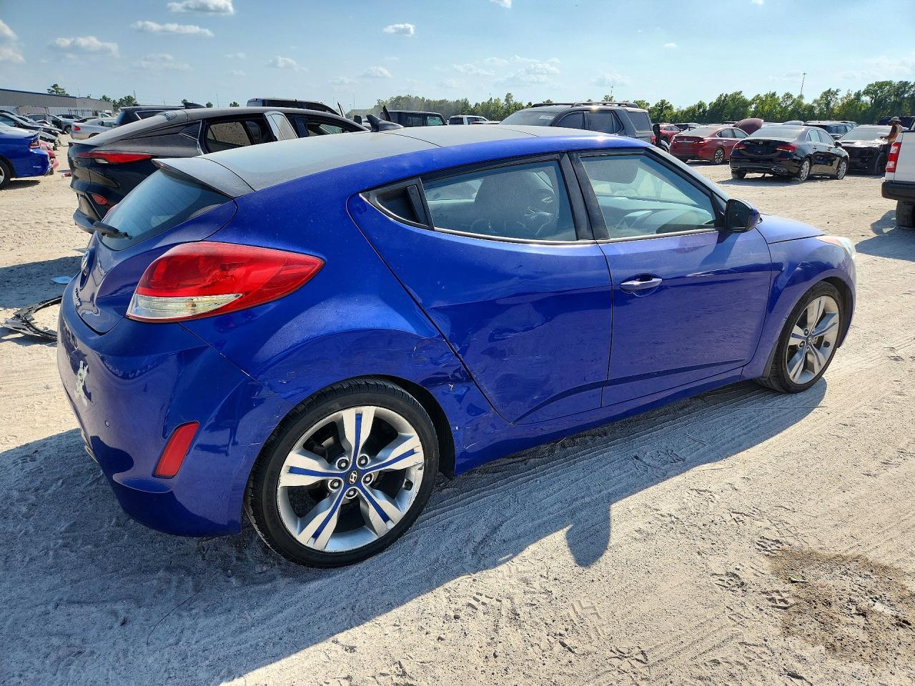 2013 Hyundai Veloster Base - Фото 3
